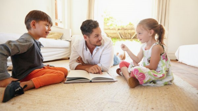 Cara Mengajarkan Anak Mendengarkan Secara Efektif