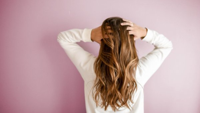 Ingin Memiliki Rambut Berkilau Tetapi Tidak Berminyak? Ikuti 6 Tips Berikut