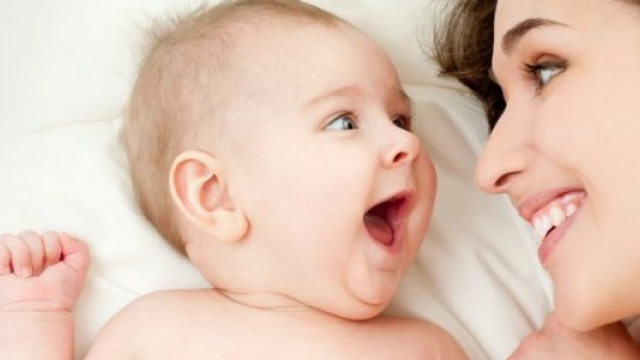 Kapan Bayi Bisa Melihat Sekitarnya dengan Baik dan Jelas?